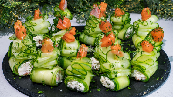 Закуска из творога с сыром и красной рыбой на праздник Закуска из творога с сыром и красной рыбой на праздник