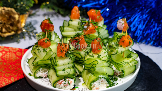 Закуска из творога с сыром и красной рыбой на праздник Закуска из творога с сыром и красной рыбой на праздник