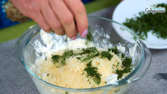 Закуска из творога с сыром и красной рыбой на праздник Закуска из творога с сыром и красной рыбой на праздник