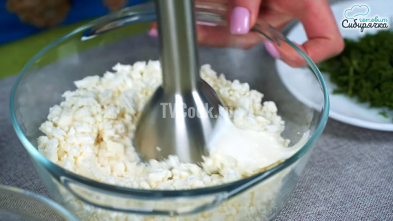 Закуска из творога с сыром и красной рыбой на праздник Закуска из творога с сыром и красной рыбой на праздник