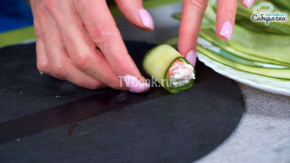 Закуска из творога с сыром и красной рыбой на праздник Закуска из творога с сыром и красной рыбой на праздник