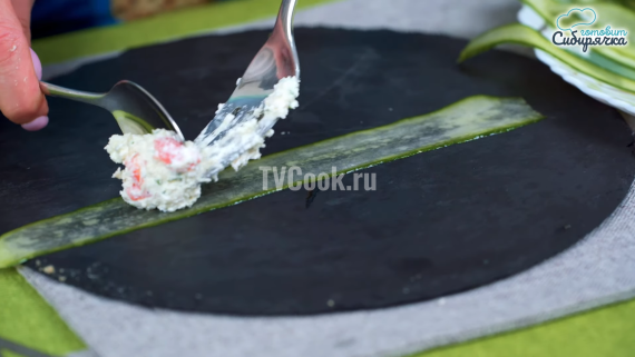 Закуска из творога с сыром и красной рыбой на праздник Закуска из творога с сыром и красной рыбой на праздник