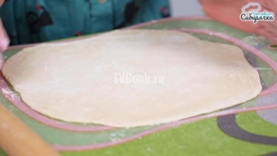 Мини-пицца с колбасой и помидорами с сыром в микроволновке Мини-пицца с колбасой и помидорами с сыром в микроволновке