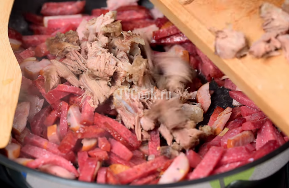 Солянка сборная мясная классическая Солянка сборная мясная классическая