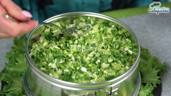 Салат Невеста с копченой курицей и картошкой Салат Невеста с копченой курицей и картошкой