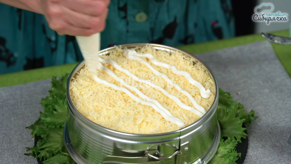 Салат Невеста с копченой курицей и картошкой Салат Невеста с копченой курицей и картошкой