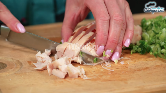 Салат Невеста с копченой курицей и картошкой Салат Невеста с копченой курицей и картошкой