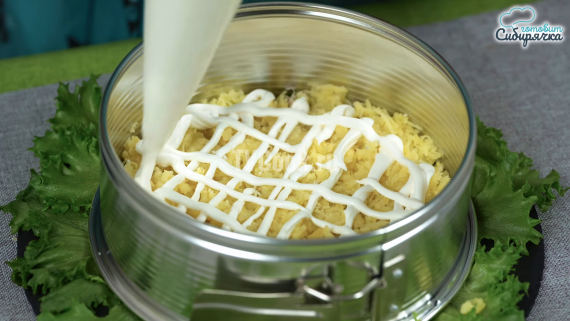 Салат Невеста с копченой курицей и картошкой Салат Невеста с копченой курицей и картошкой