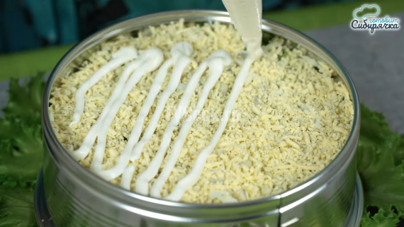 Салат Невеста с копченой курицей и картошкой Салат Невеста с копченой курицей и картошкой