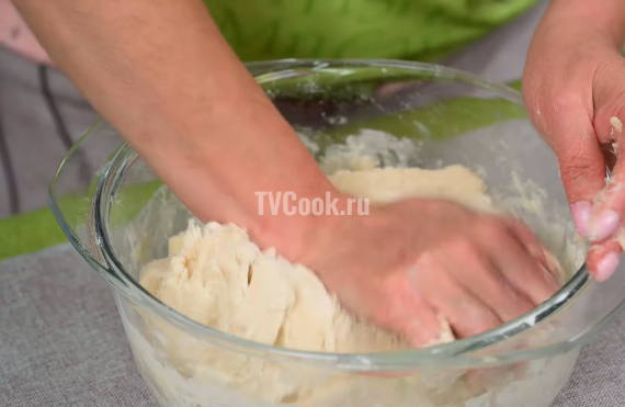 Булочки с творогом и изюмом из дрожжевого теста Булочки с творогом и изюмом из дрожжевого теста
