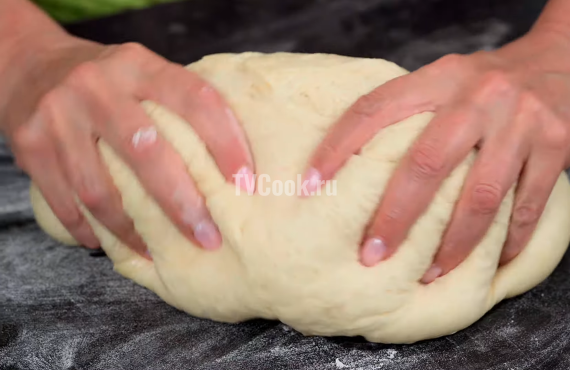 Булочки с творогом и изюмом из дрожжевого теста Булочки с творогом и изюмом из дрожжевого теста