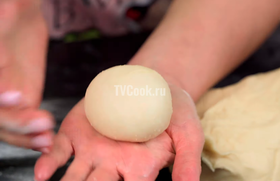 Булочки с творогом и изюмом из дрожжевого теста Булочки с творогом и изюмом из дрожжевого теста