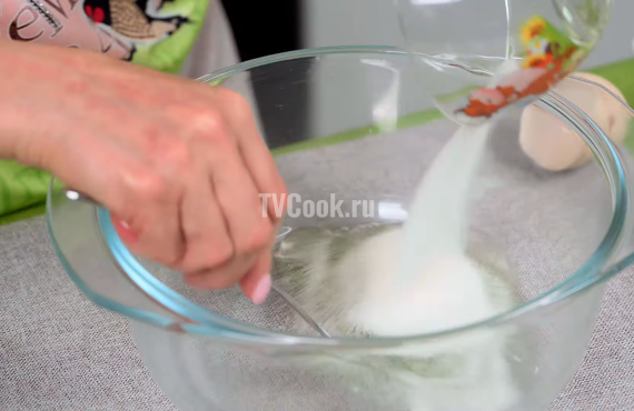 Булочки с творогом и изюмом из дрожжевого теста Булочки с творогом и изюмом из дрожжевого теста