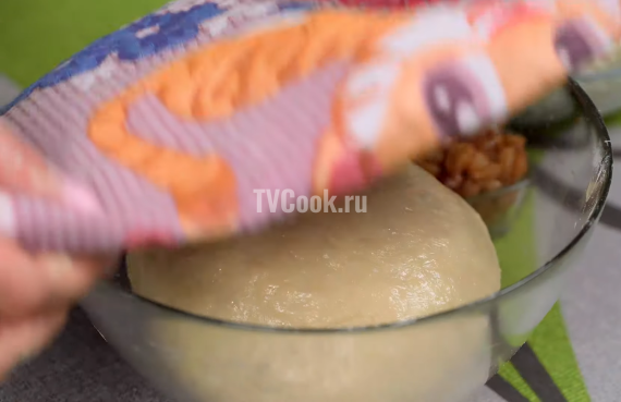 Булочки с творогом и изюмом из дрожжевого теста Булочки с творогом и изюмом из дрожжевого теста