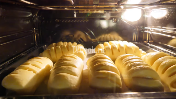 Булочки с творогом и изюмом из дрожжевого теста Булочки с творогом и изюмом из дрожжевого теста