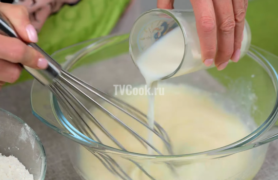 Булочки с творогом и изюмом из дрожжевого теста Булочки с творогом и изюмом из дрожжевого теста