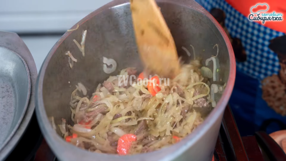 Азу по татарски с солеными огурцами из говядины Азу по татарски с солеными огурцами из говядины