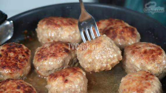 Котлеты с картошкой и фаршем на сковороде Котлеты с картошкой и фаршем на сковороде