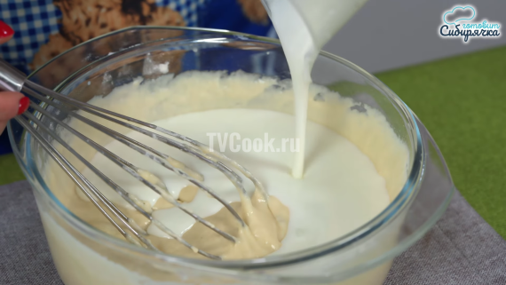 Блины на кефире с творогом и изюмом Блины на кефире с творогом и изюмом