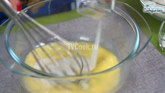 Блины на кефире с творогом и изюмом Блины на кефире с творогом и изюмом
