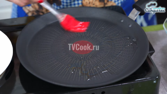 Блины на кефире с творогом и изюмом Блины на кефире с творогом и изюмом