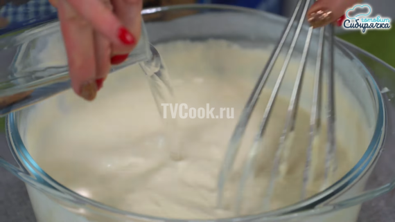 Блины на кефире с творогом и изюмом Блины на кефире с творогом и изюмом