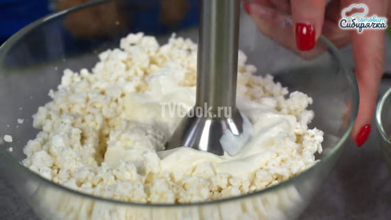 Блины на кефире с творогом и изюмом Блины на кефире с творогом и изюмом