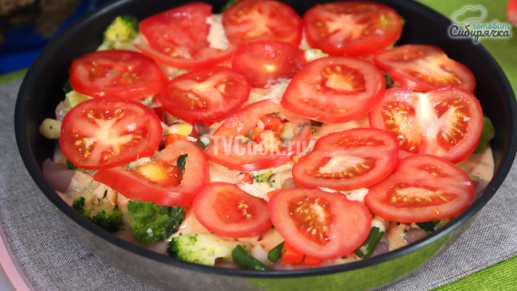 Куриная грудка запеченная с овощной смесью и сыром Куриная грудка запеченная с овощной смесью и сыром
