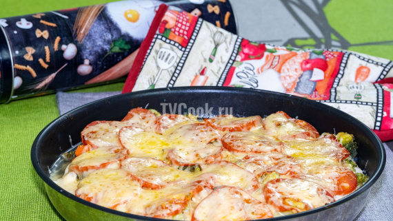 Куриная грудка запеченная с овощной смесью и сыром Куриная грудка запеченная с овощной смесью и сыром