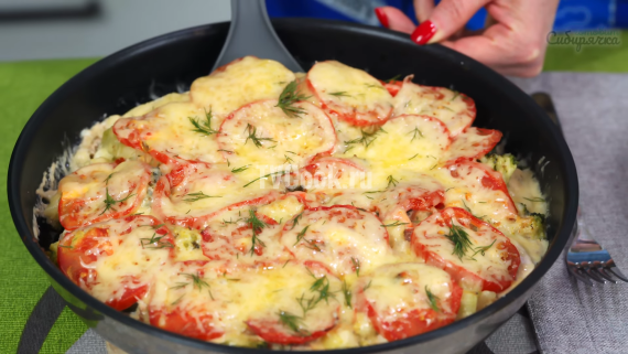 Куриная грудка запеченная с овощной смесью и сыром Куриная грудка запеченная с овощной смесью и сыром