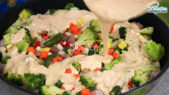 Куриная грудка запеченная с овощной смесью и сыром Куриная грудка запеченная с овощной смесью и сыром