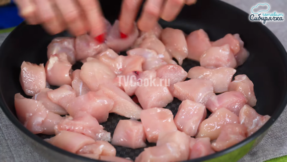 Куриная грудка запеченная с овощной смесью и сыром Куриная грудка запеченная с овощной смесью и сыром