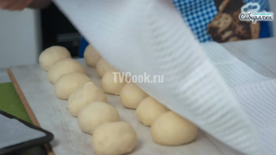 Пирожки с мясом из фарша в духовке Пирожки с мясом из фарша в духовке