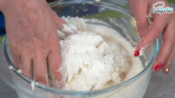 Пирожки с мясом из фарша в духовке Пирожки с мясом из фарша в духовке