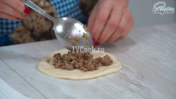 Пирожки с мясом из фарша в духовке Пирожки с мясом из фарша в духовке