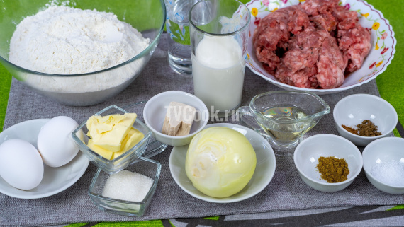 Пирожки с мясом из фарша в духовке Пирожки с мясом из фарша в духовке