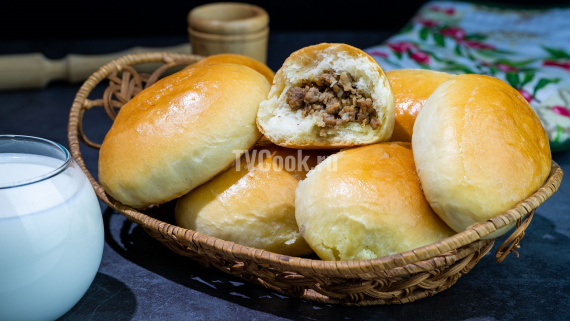 Пирожки с мясом из фарша в духовке Пирожки с мясом из фарша в духовке