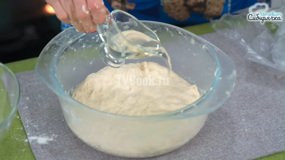 Пирожки с мясом из фарша в духовке Пирожки с мясом из фарша в духовке