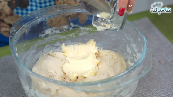 Пирожки с мясом из фарша в духовке Пирожки с мясом из фарша в духовке