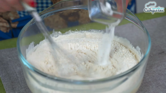 Пирожки с мясом из фарша в духовке Пирожки с мясом из фарша в духовке