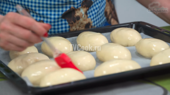 Пирожки с мясом из фарша в духовке Пирожки с мясом из фарша в духовке