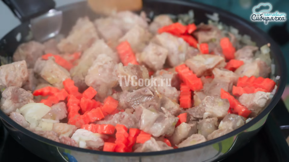 Мясное жаркое с картофелем и специями по-сибирски Мясное жаркое с картофелем и специями по-сибирски