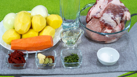 Мясное жаркое с картофелем и специями по-сибирски Мясное жаркое с картофелем и специями по-сибирски