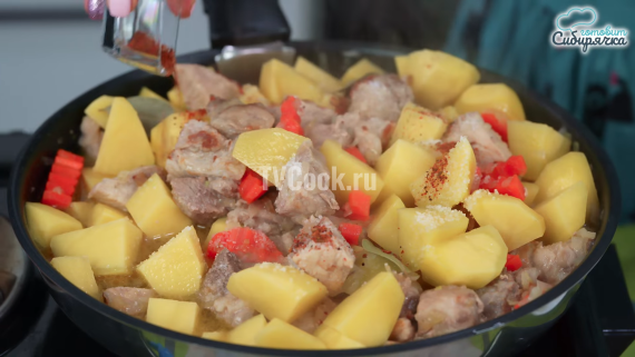 Мясное жаркое с картофелем и специями по-сибирски Мясное жаркое с картофелем и специями по-сибирски