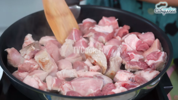 Мясное жаркое с картофелем и специями по-сибирски Мясное жаркое с картофелем и специями по-сибирски