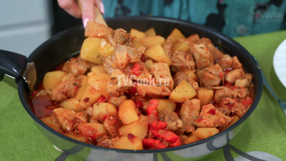 Мясное жаркое с картофелем и специями по-сибирски Мясное жаркое с картофелем и специями по-сибирски