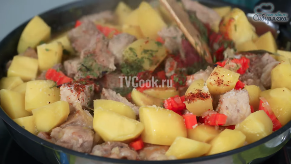 Мясное жаркое с картофелем и специями по-сибирски Мясное жаркое с картофелем и специями по-сибирски