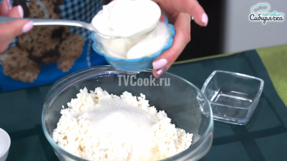 Творожный дрожжевой пирог со сливовым джемом Творожный дрожжевой пирог со сливовым джемом