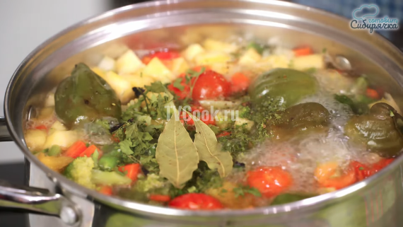 Мясной суп с овощами и тыквой Мясной суп с овощами и тыквой