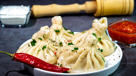 Классические хинкали с мясным фаршем и специями Классические хинкали с мясным фаршем и специями